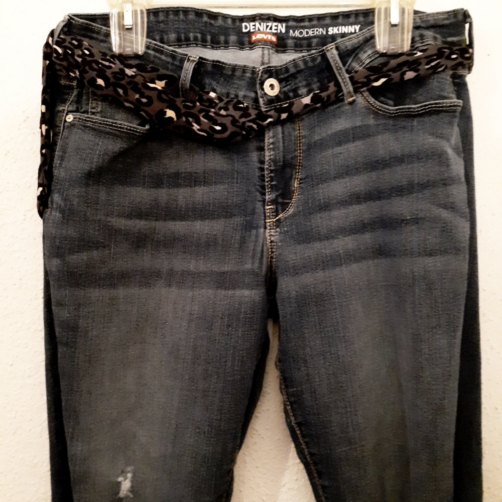 Distressed Levi's - Picture 10 of 10